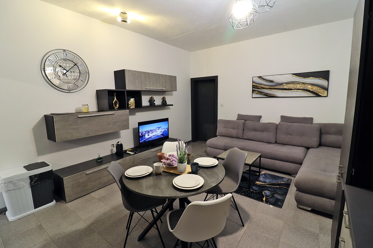 Family Seaside Hideaway | 2BR • Walk to Sea