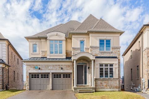 Luxury house 6 beds 4.5 Baths, 14 Pers in Aurora