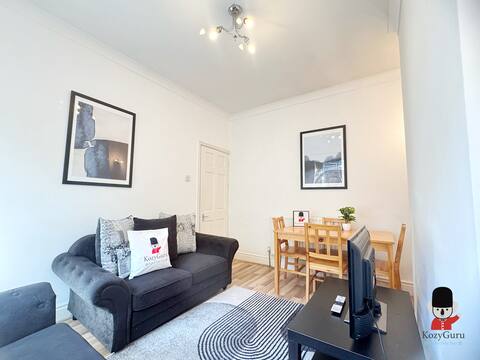 Top performing Airbnb: KozyGuru | Liverpool | Big Hse 4BedRm 7ppl Parking in Knowsley