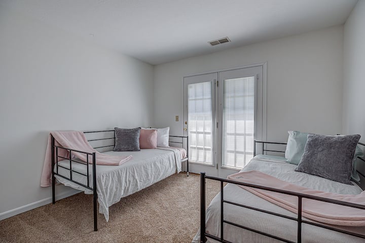 שתי מיטות יום זוגיות