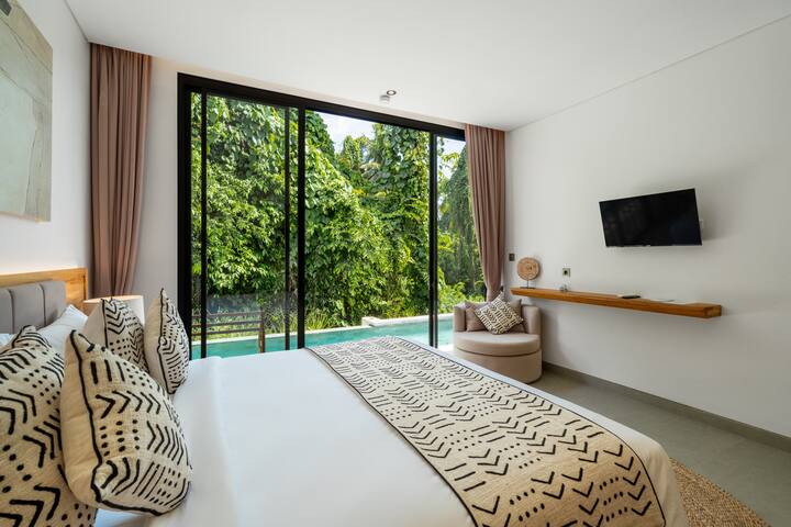 Dada : 6 BR Villa w/ Jacuzzi, Gym, & Jungle View