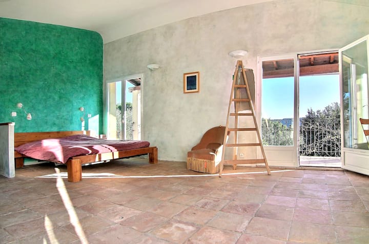 160 سرير خشبي ، شرفة جنوبية