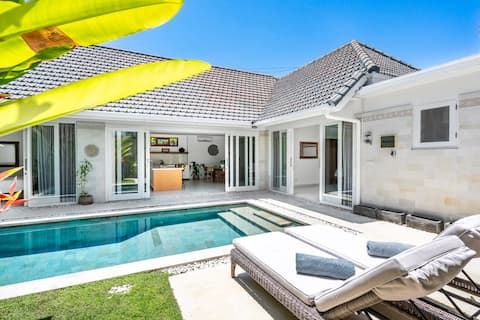 Modern spacious 2 BDR villa walking to the beach