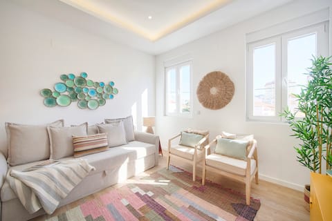 Beachside Group Paradise Apts, By TimeCooler