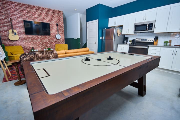 Nashville’s Wildwest Getaway!