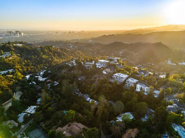 Celebrity Villa In Beverly Hills gallery image 5