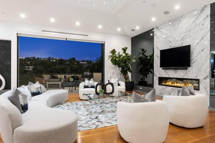 Celebrity Villa In Beverly Hills gallery image 2