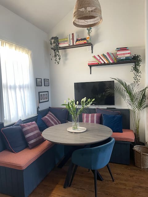 Popular Airbnb listing: Charming Artisan Cottage in Donnybrook