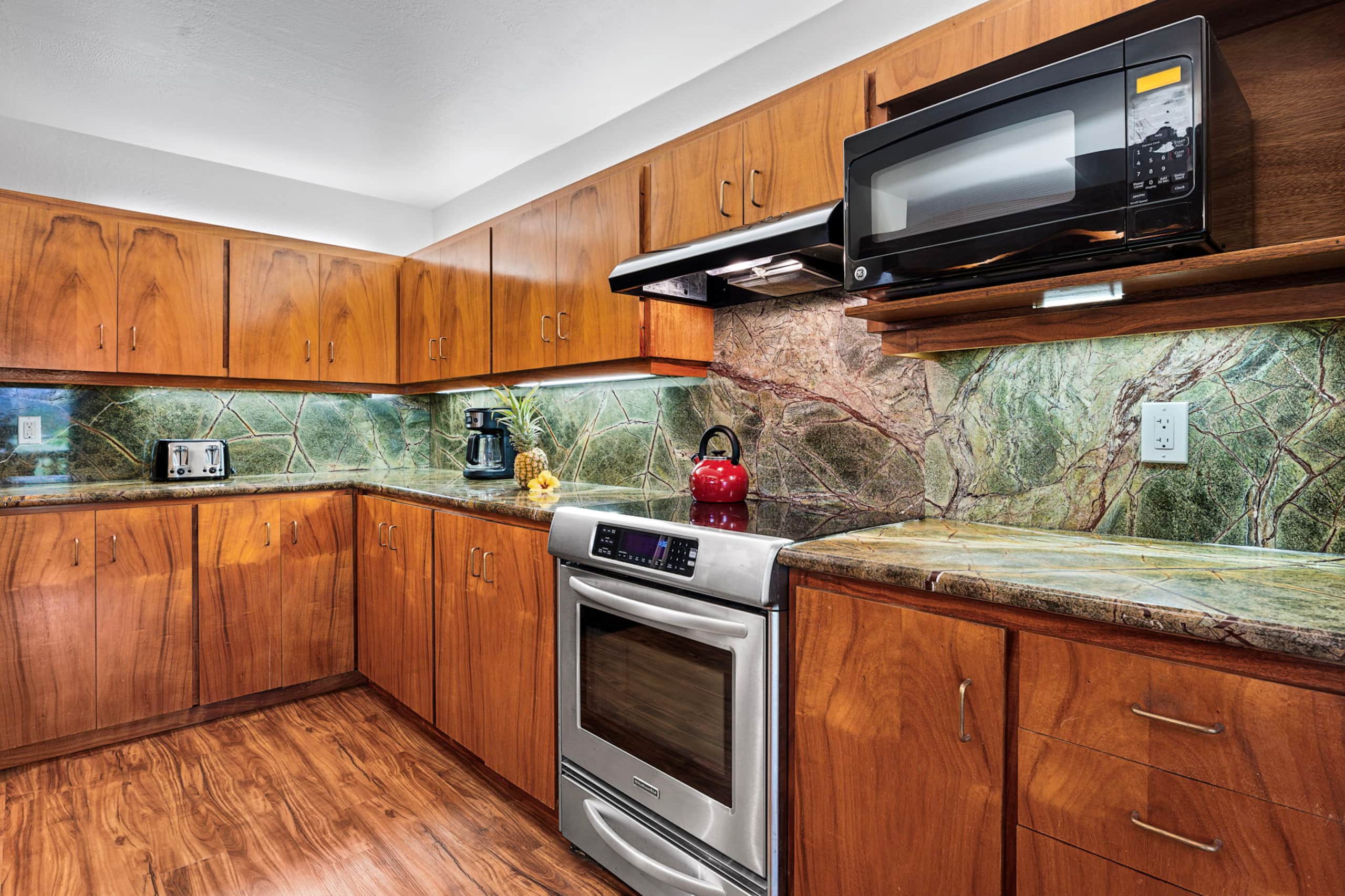 Condo in Kailua-Kona · ★4.9 · 3 bedrooms · 5 beds · 2 baths - Image 17