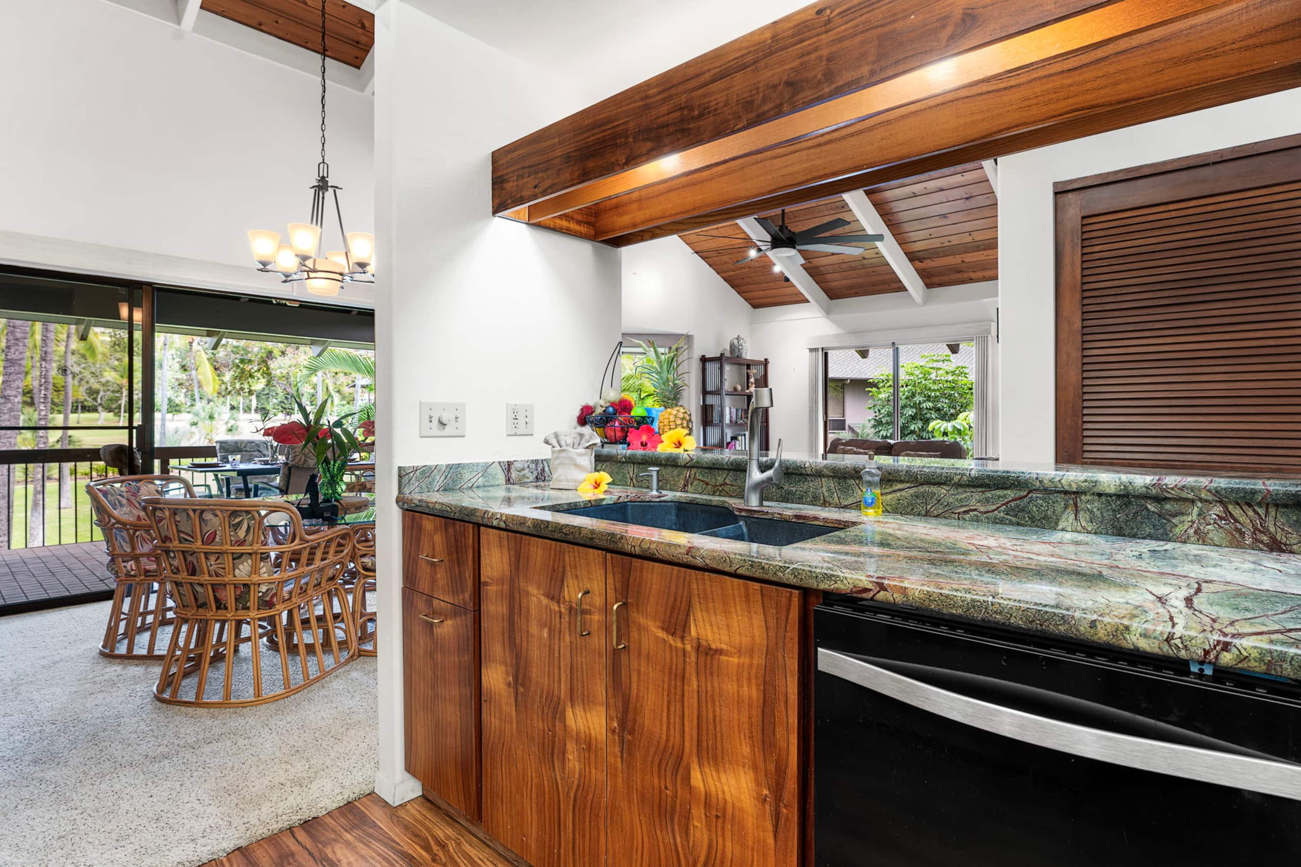 Condo in Kailua-Kona · ★4.9 · 3 bedrooms · 5 beds · 2 baths - Image 15