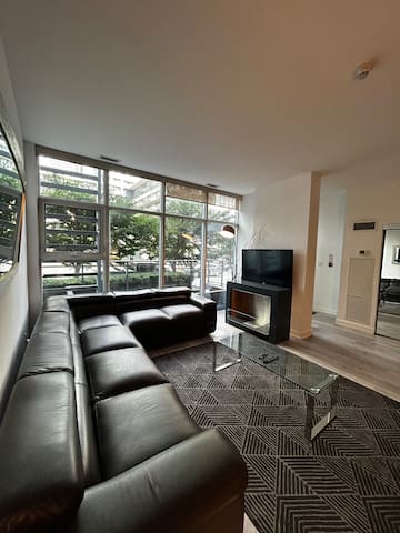 3BR | 2000sf | Sleeps 14 | Unbeatable Location