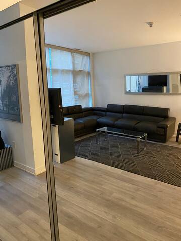 3BR | 2000sf | Sleeps 14 | Unbeatable Location gallery image 3