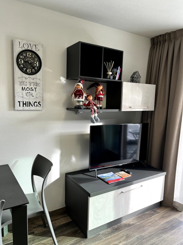 Inteligentná TV. Slnko ☀️ od skorých ranných hodín…!!