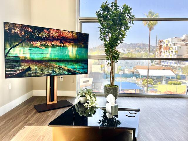 Stylish Hollywood 2 Bedroom w/ Parking & Roof Deck