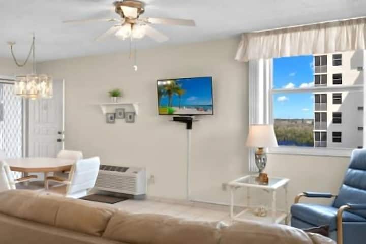 Cozy Studio With Pool & Courts At Bonita Beach Fl - Bonita Springs, FL