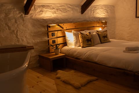 Welsh cottage with hot tub