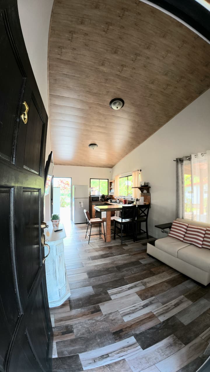 Casa Luna · Large Pool · 5 Min From Downtown - La Fortuna