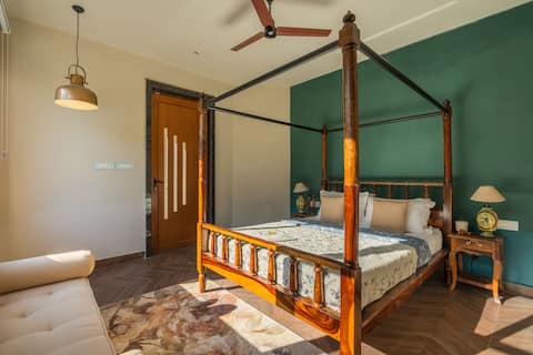 3BR Palash Van W/Games/Bonfire/Pool/Patio