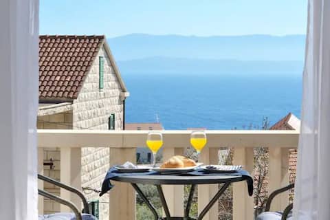 Sea View 2prs. with (free parking)