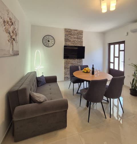 Top Airbnb: Beachfront apartment with seaview balcony in Arbanija