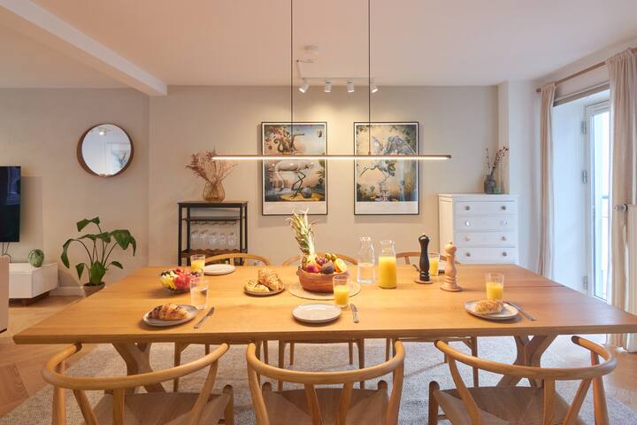 Designer 2 BR Home w/ Private Balcony gallery image 2