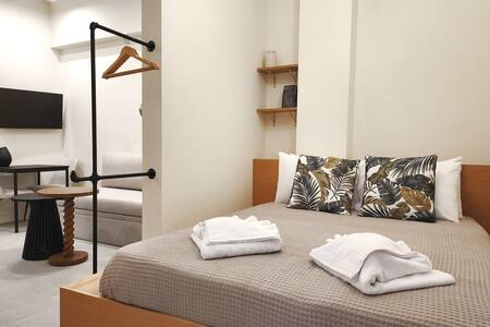 Omian Emerald House | Elegant Suite Metro 3' 3
