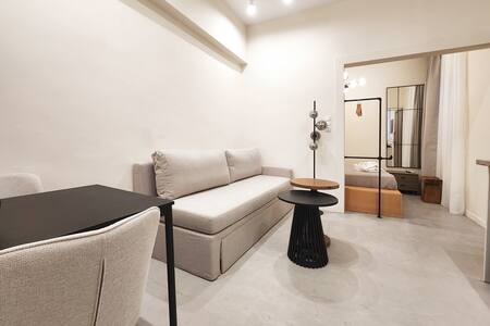 Omian Emerald House | Elegant Suite Metro 3' 5