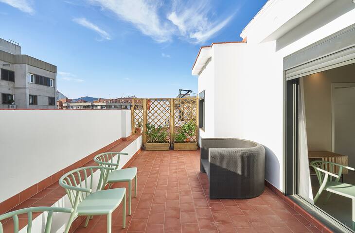 Superb 2 bedroom attic with terrace in Eixample gallery image 4