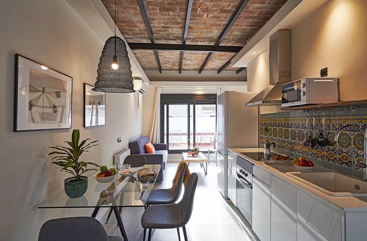 Superb 2 bedroom attic with terrace in Eixample gallery image 5