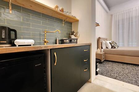 Omian Emerald House  | Chic Interior, metro 3' 5