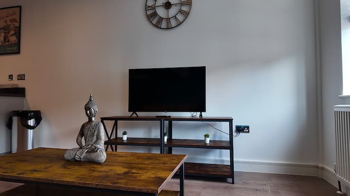 Central 1 Bed Flat - Peterborough