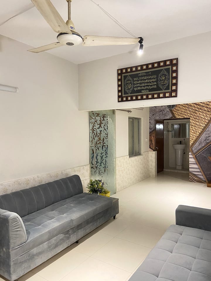 Superhost | Stylish 2br Home | Johar |Near Airport - Karachi