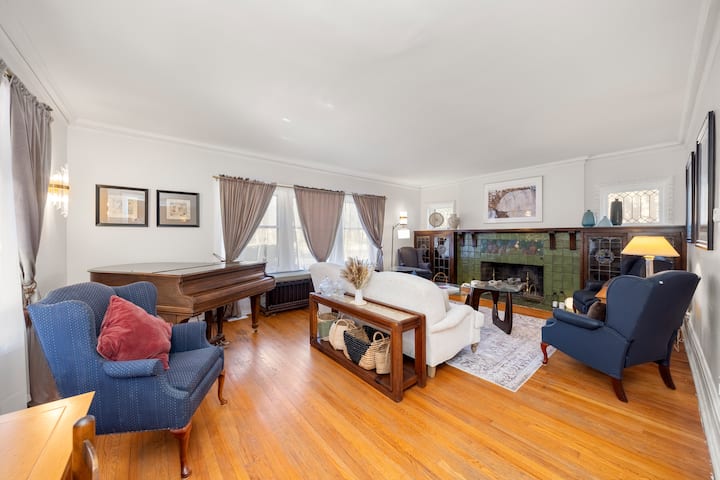 Timeless Elegance In Detroit - Windsor