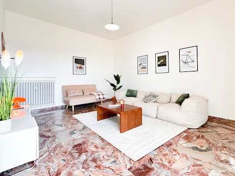 Airbnb con migliori performance: [Ghirlandina View] Rooftop Attic in Modena Center a Modena