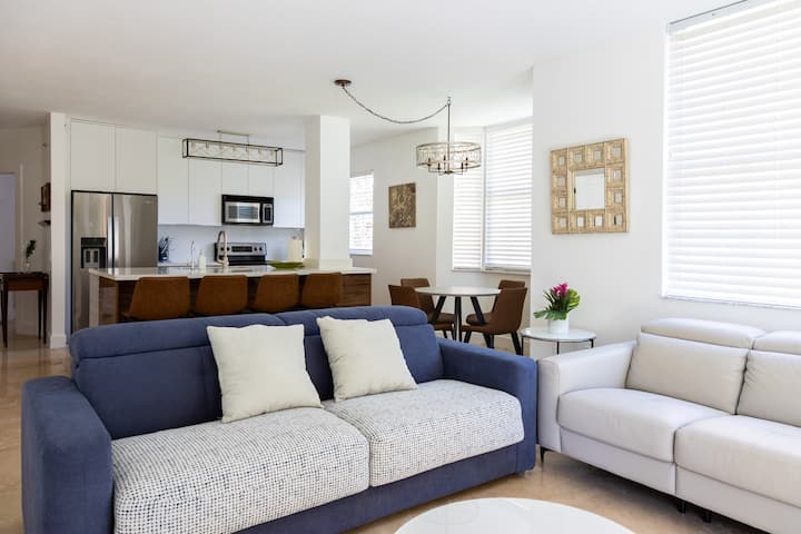 Luxe 3br Apt W/ Patio, Free Parking And Amenities - Aventura, FL