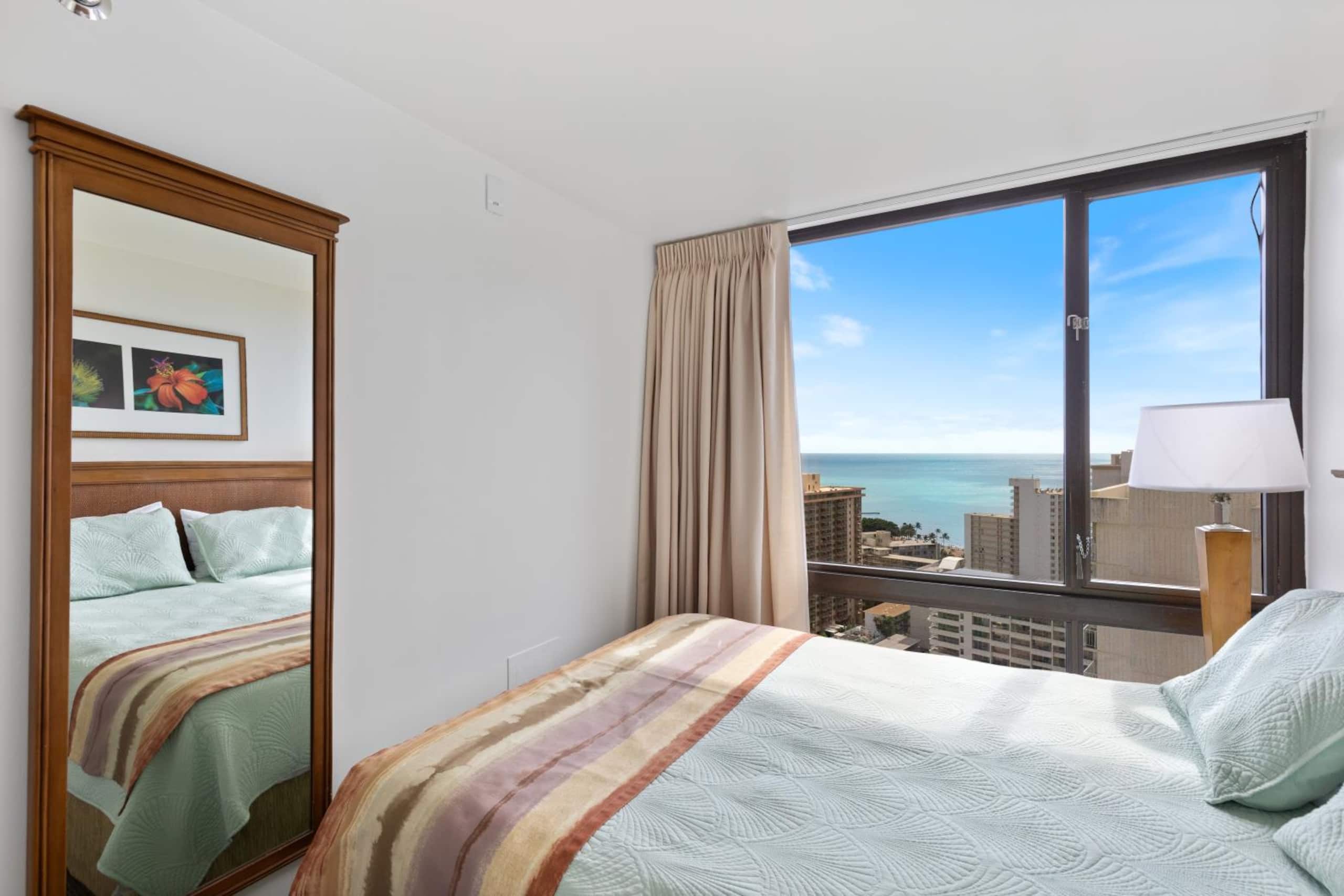 Condo in Honolulu · ★4.86 · 2 bedrooms · 3 beds · 1 bath - Image 1
