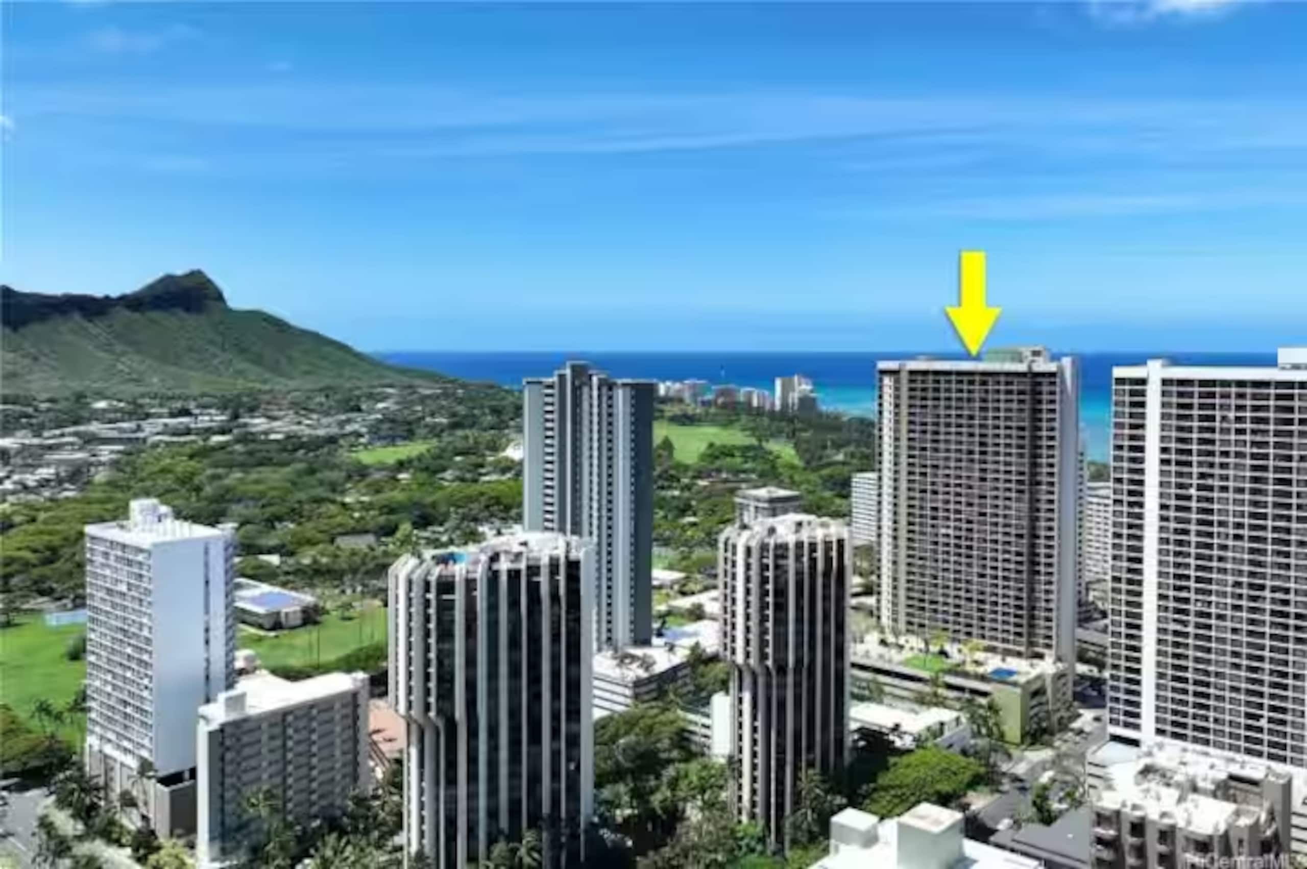 Condo in Honolulu · ★4.86 · 2 bedrooms · 3 beds · 1 bath - Image 21