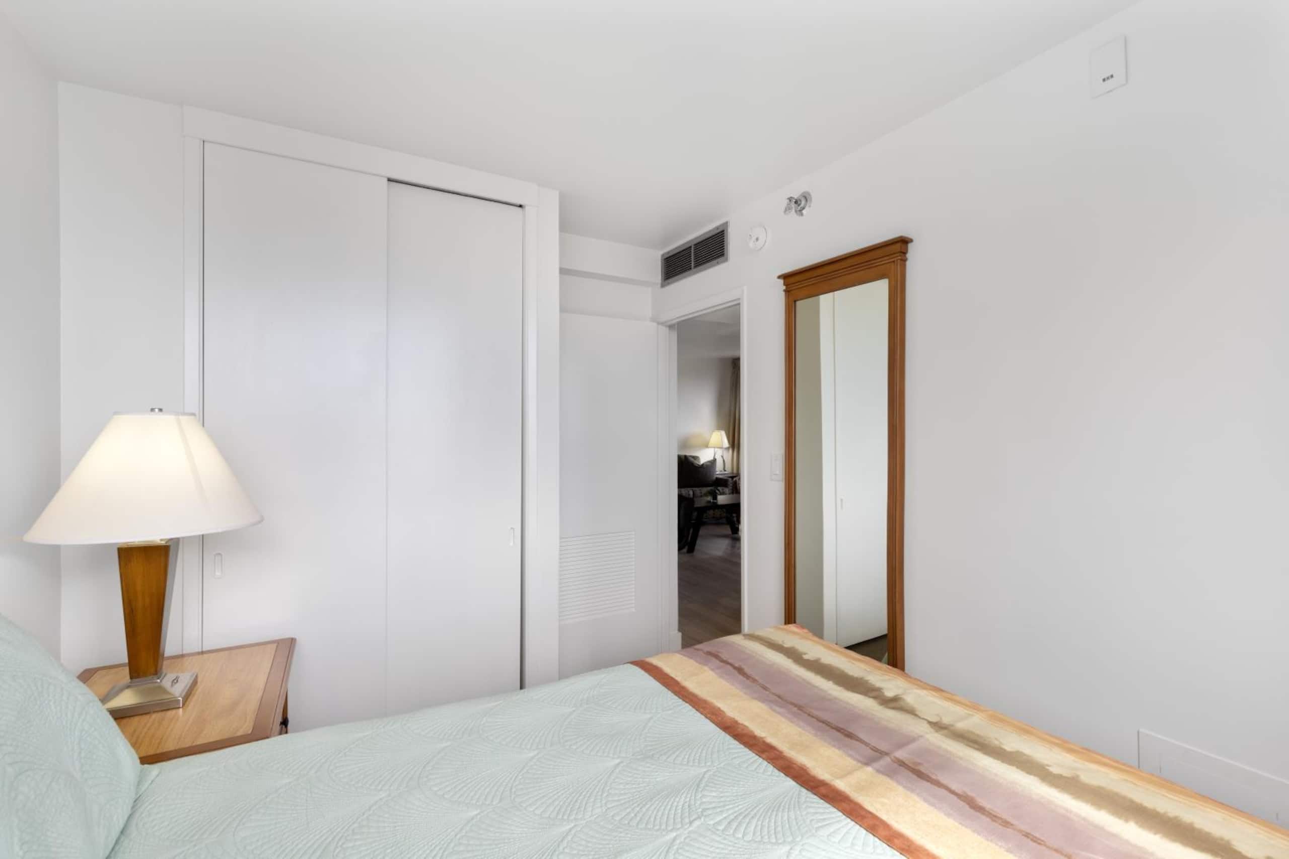 Condo in Honolulu · ★4.86 · 2 bedrooms · 3 beds · 1 bath - Image 10