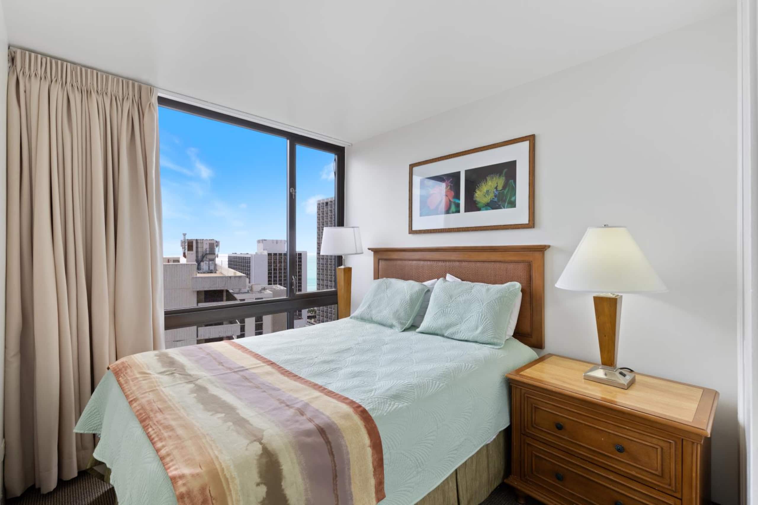 Condo in Honolulu · ★4.86 · 2 bedrooms · 3 beds · 1 bath - Image 9
