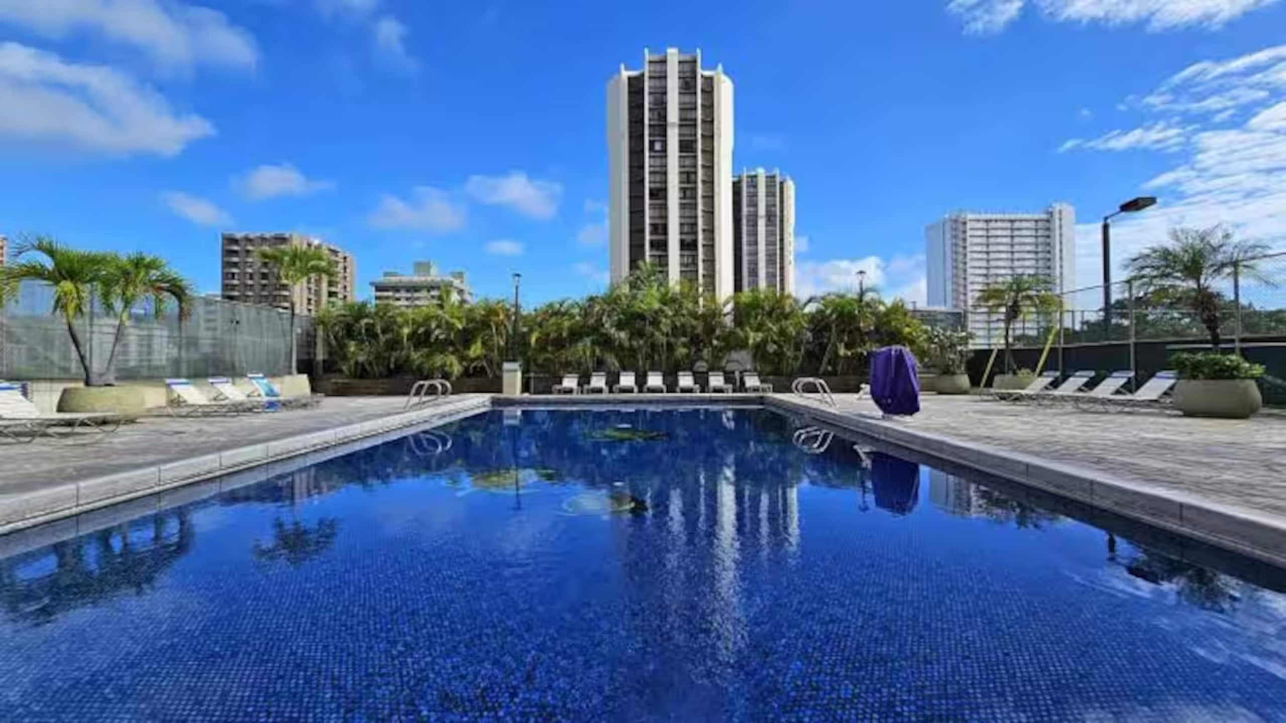 Condo in Honolulu · ★4.86 · 2 bedrooms · 3 beds · 1 bath - Image 24