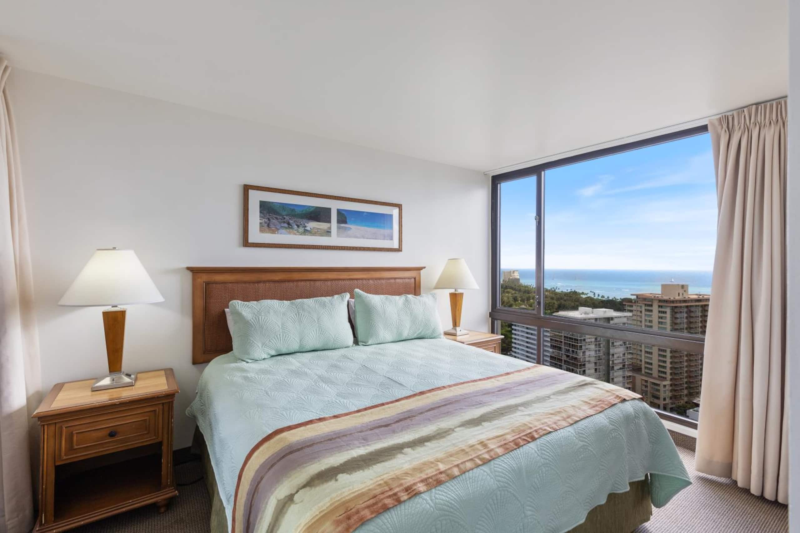 Condo in Honolulu · ★4.86 · 2 bedrooms · 3 beds · 1 bath - Image 2