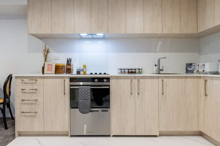 Private, Peaceful Studio With Bonus Car Park! - 크라이스트처치