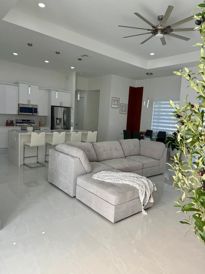 Orismay Luxury Home 1207 Heated Pool - North Fort Myers, FL