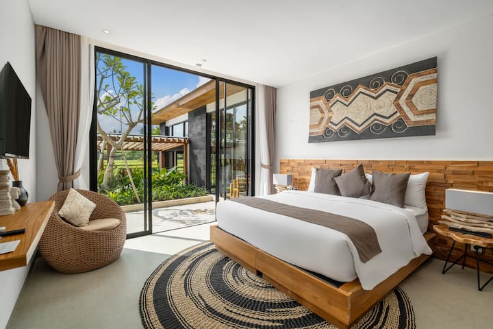 Tanah Yang Jauh : 5 BR Villa w/ Gym & Private Pool