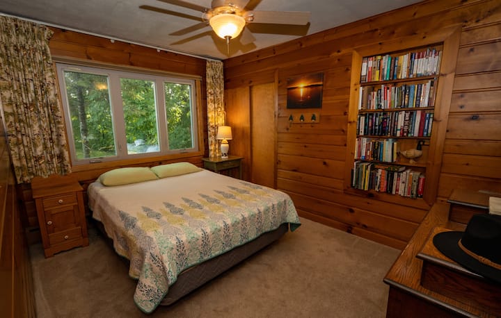 La chiamiamo la stanza della nonna.  È insonorizzato e adatto a chi vuole andare a letto presto.