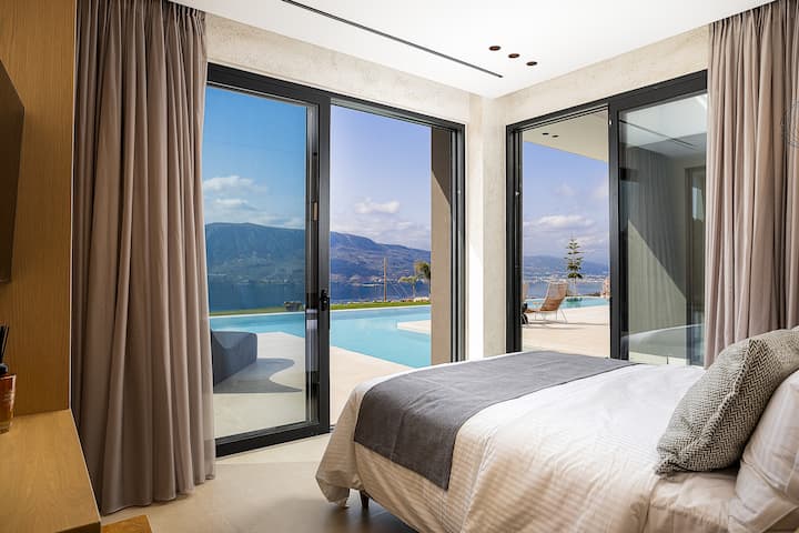 ห้องนอนนี้มีเตียงขนาดควีนไซส์ (1.60 ม. x 2.00 ม.) 