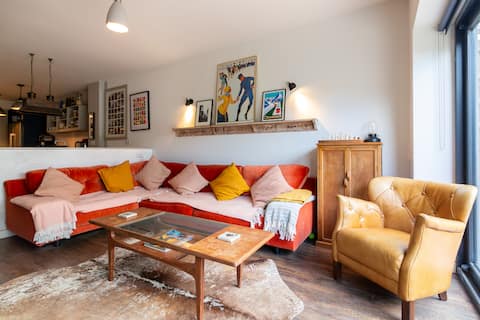 Stylish 2 Bed Near Lough Uni | Parking | Sleeps 4