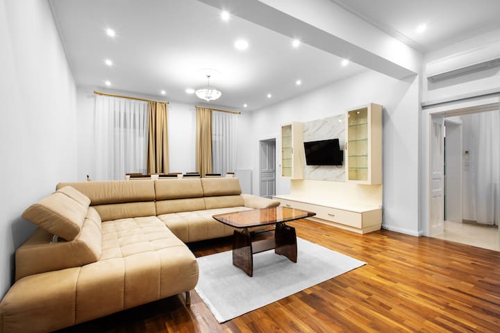 Le David City Apartments Top 8-9