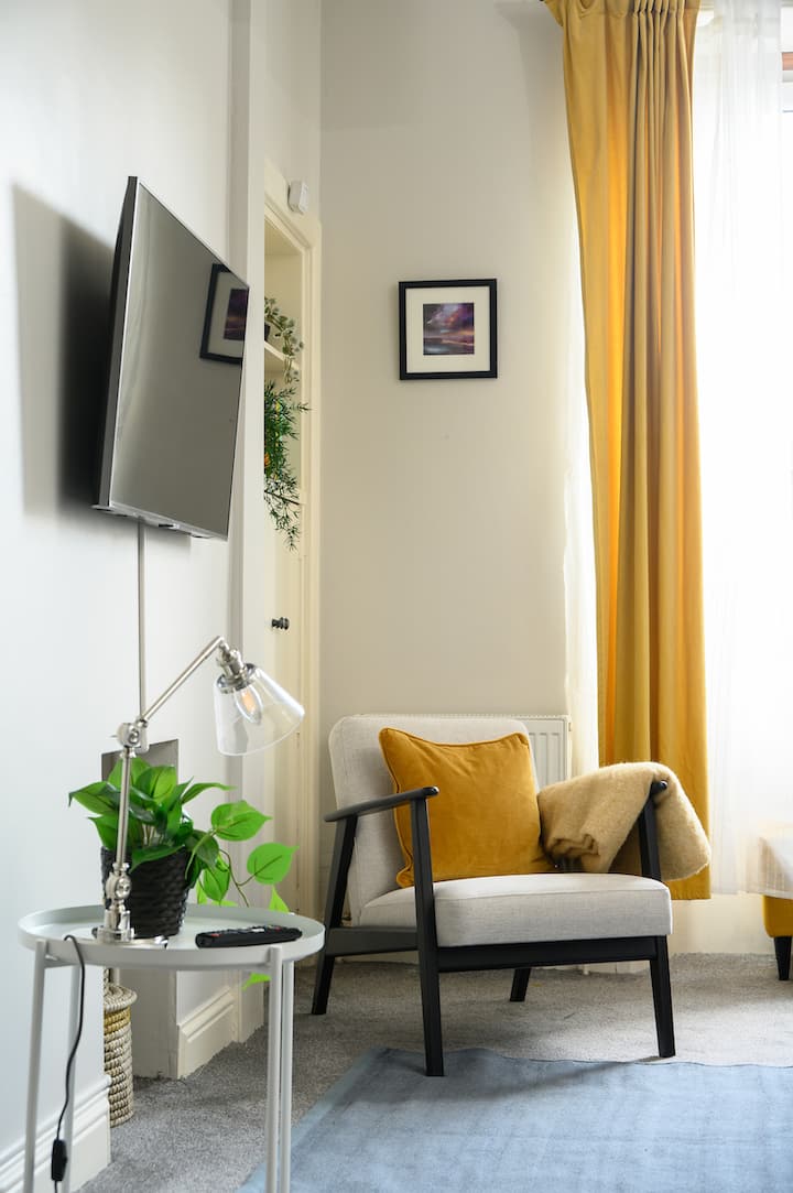 3 Bed City Apt With Fast Wi-fi - Edinburgh