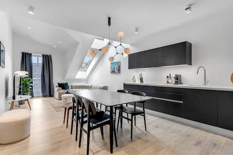 3BR | 2Bath|Luxurious Mid Central -1 Free parking